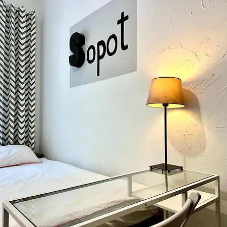 Nw Na Parterze Centrum & Parking Δωμάτια σε οικογενειακή κατοικία *